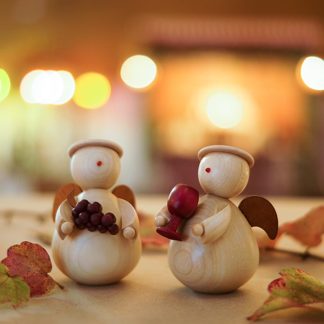 Engel Duo mit Trauben und Kelch