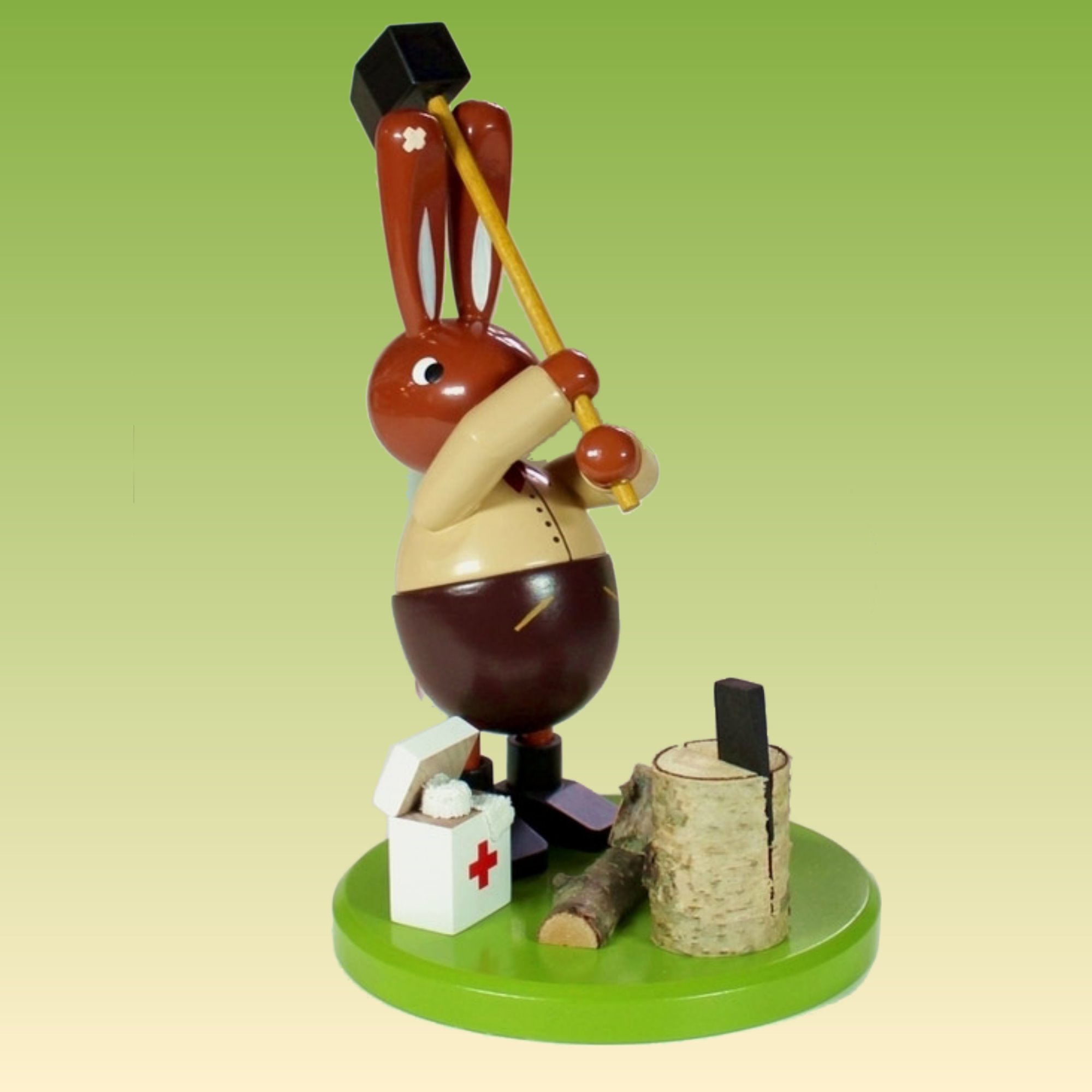 Hase beim Holzspalten